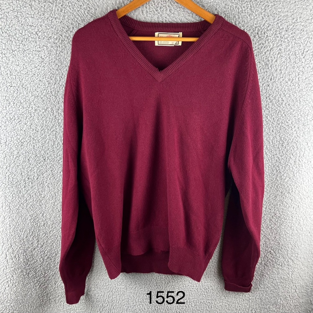 Alan Paine Size L/XL Lambswool Burgundy V-Neck Vintage Sweater Made in England